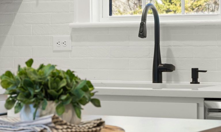 From Farmhouse to Undermount: 4 Sink Styles That Redefine Kitchen Utility